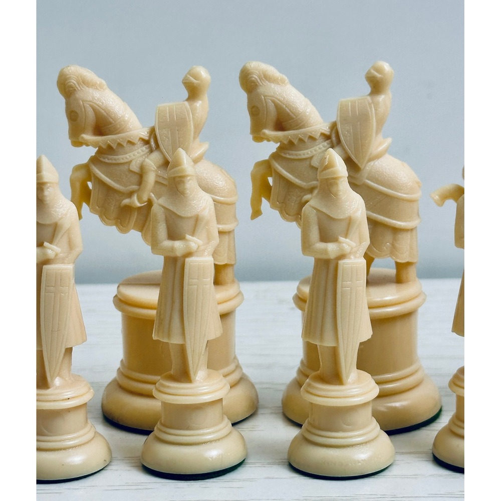 Kingsway Vintage Red & Ivory Chess Pieces Set Complete Royal King Queen Knight - Picture 3 of 16